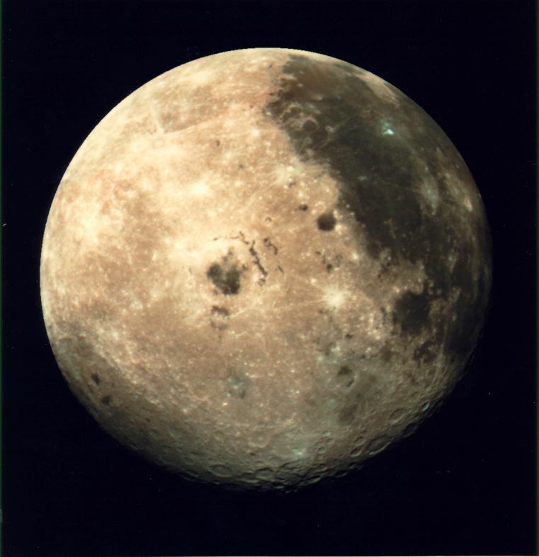 На Луната има вода През 2009 г данните от лунния разузнавателен