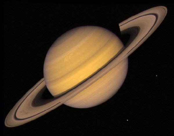 Всяка година Сатурн преминава през ретрограден период Обикновено той е