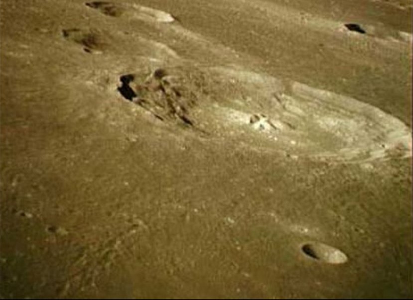Огромен тунел образуван от лава беше открит на Луната и