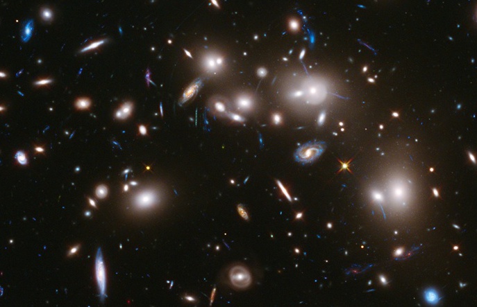 Използвайки известните разстояния от 50 галактики до Земята за да