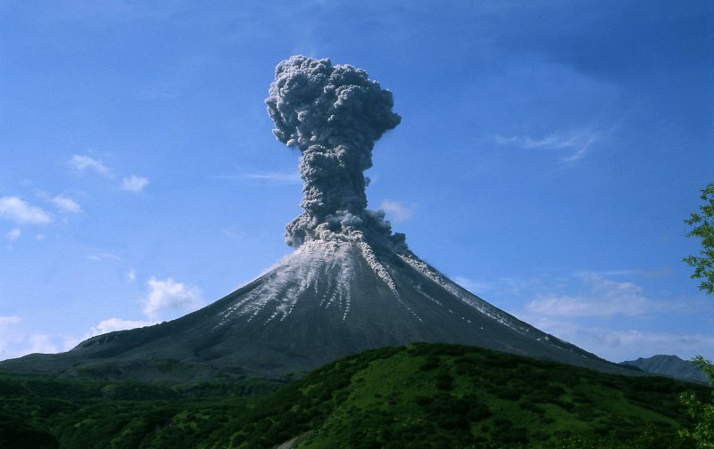 Повечето изригвания протичат локално, но вулканичната система като цяло има