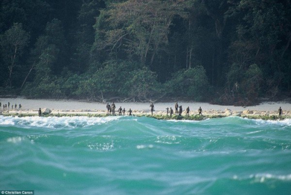 Островът Северен Сентинел се намира в Бенгалския залив, между Мианмар