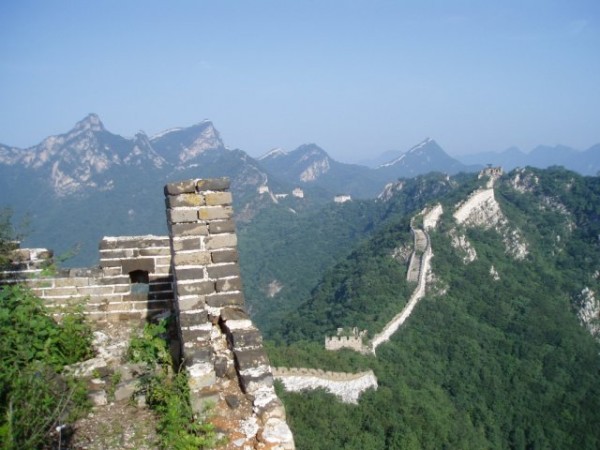Великата китайска стена се разпростира на повече от 20 000