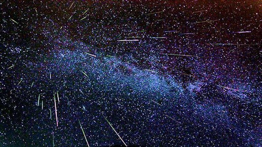 Метеорният поток Персеиди който озарява нощното небе през август всяка