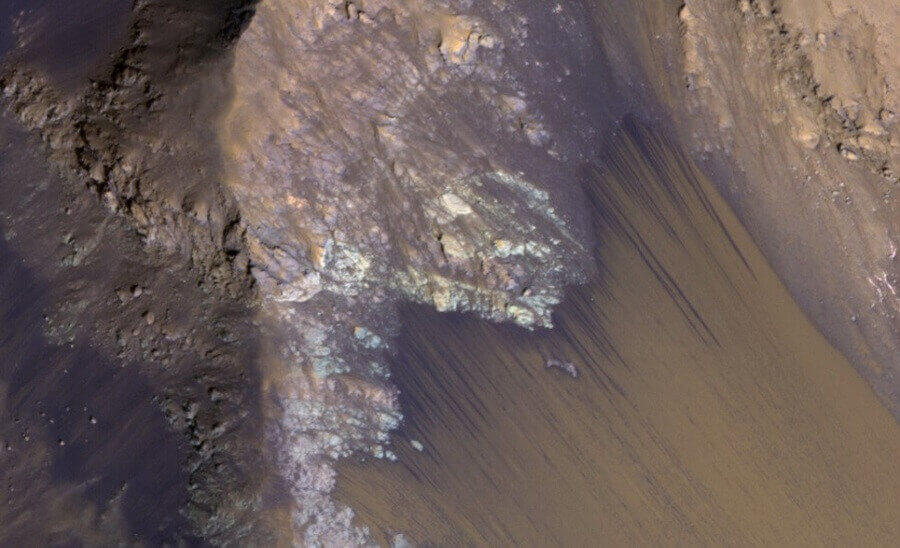 Снимка: НАСА показа воден поток на Марс