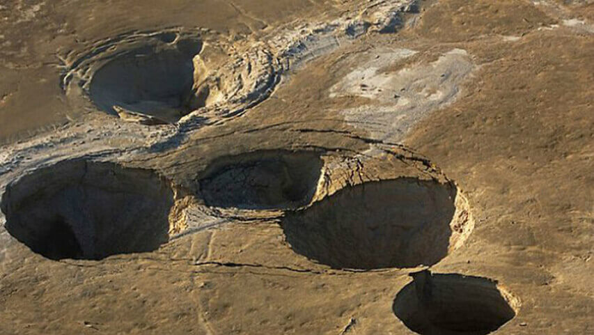 Мъртво море изчезва оставяйки хиляди карстови дупки които постепенно унищожават