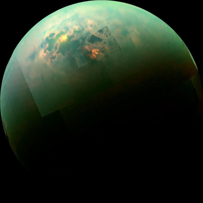 Титан, и без това доста странната луна на Сатурн, наскоро