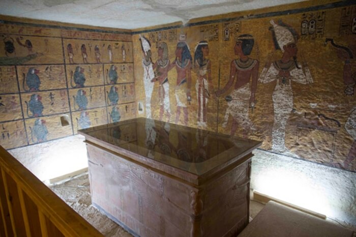 На лъжливата стена в гробницата на фараона Тутанкамон в долината