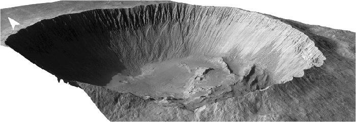 Кратерът Източник, където учените открили следи от неотдавнашни потоци вода. © NASA/ JPL/University of Arizona