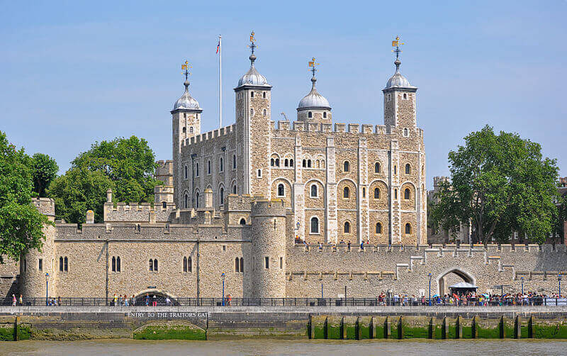 Кулата на Лондон (лондонският Тауър) е най-известната крепост в Англия