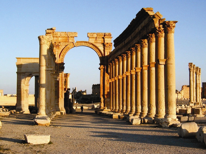 Радикалната групировка Ислямска държава взриви античната Триумфална арка от времената