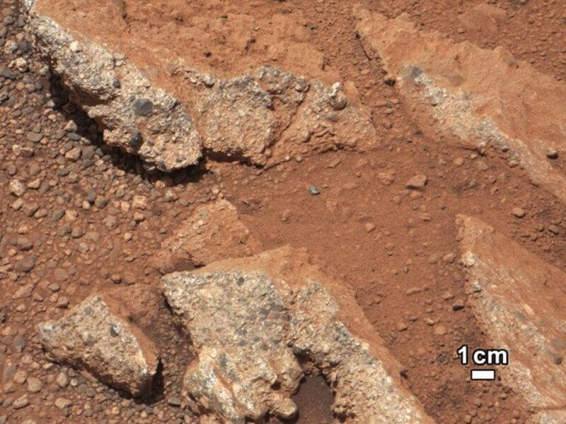 Марсоходът Кюриосити Curiosity е открил в коритото на древна река