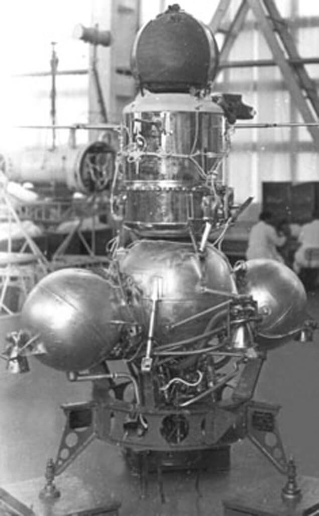 Съветската станция „Луна-16“ прилича на обекта, заснет от американците, но тя летяла година по-рано.