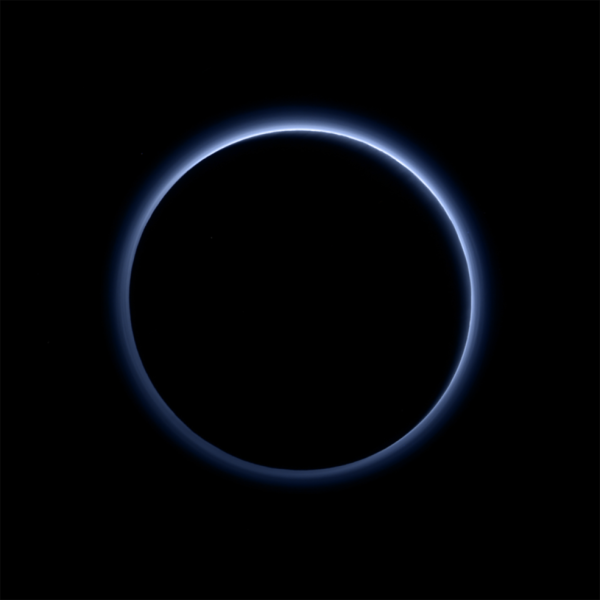 НАСА показа първите цветни снимки на мъглата която обгръща Плутон