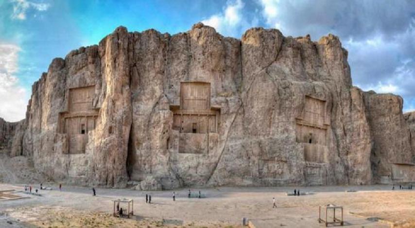 Традиционно се смята че Ахеменидската империя е създадена от Кир