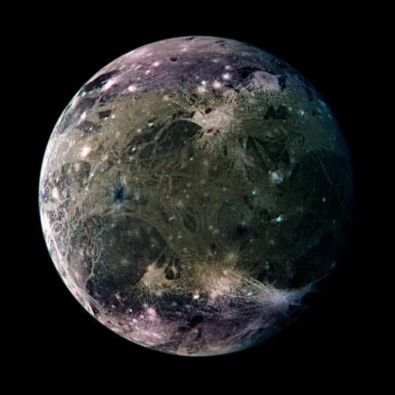 Най голямата луна на Юпитер произвежда специални електромагнитни вълни – известни