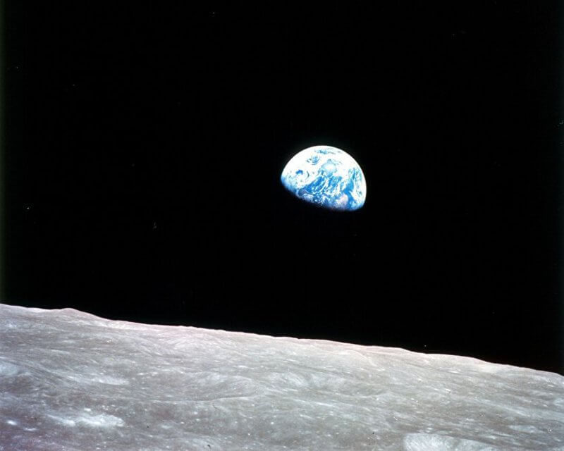 Прочутият изгрев на Земята заснет от екипажа на космическата мисия
