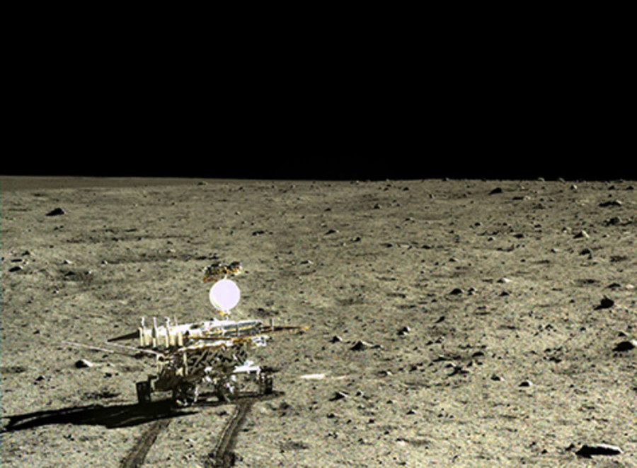 Китайската лунна сонда Chang’e 3, пренасяща със себе си роувъра