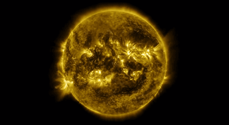 Обсерваторията за слънчева динамика на НАСА (SDO) е наблюдавала Слънцето