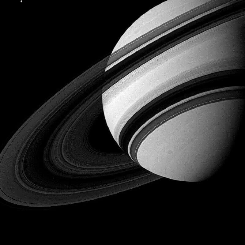 Снимки на пръстените на Сатурн направени от сондата Касини показват