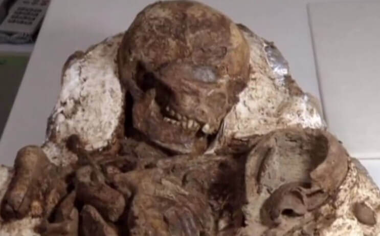 Тайвански археолози са открили останки на майка и бебе, което