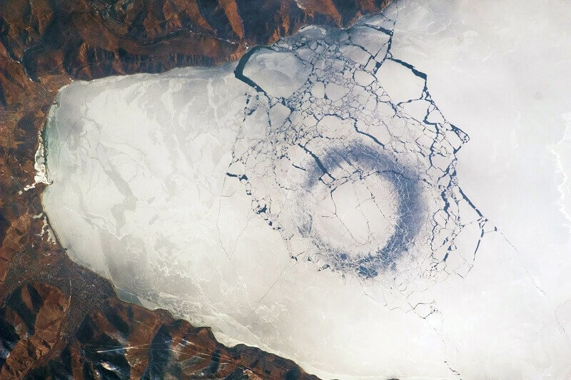 Учени са открили уникални пръстеновидни структури на езерото Байкал, съобщава