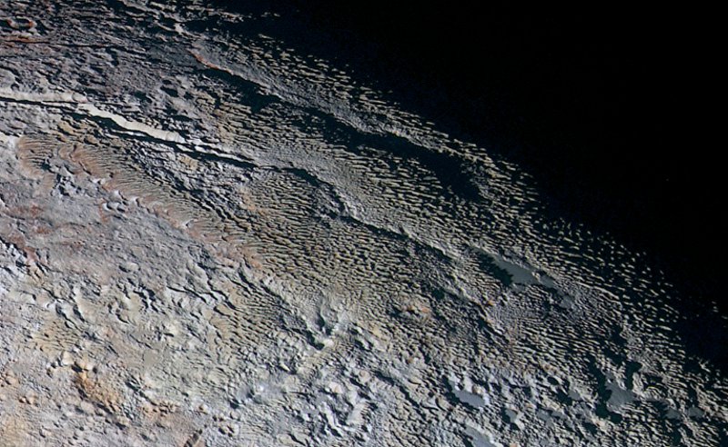 Скрит под ледената повърхност на планетата джудже Плутон трябва да