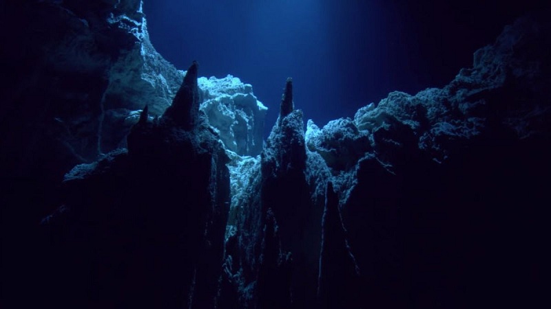 Експедицията Okeanos Explorer е започнала спускане в най-дълбокото място на