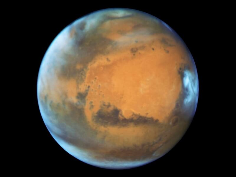 Орбиталната обсерватория Хъбъл“ е получила нови детайлни снимки на Марс