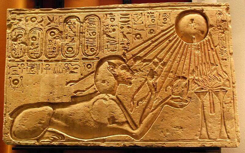 Египетски археолози усилено изучават фини златни пластини открити в древноегипетски