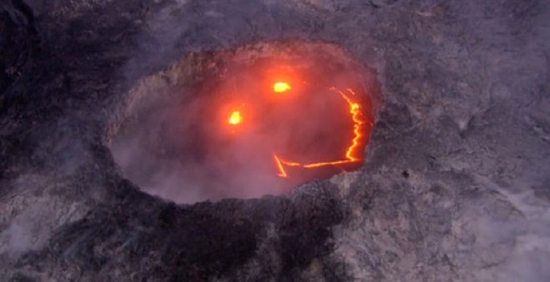 Вулканът Килауеа в Хавай изригва активно от 1983 г., като