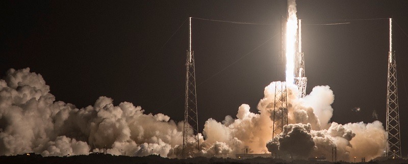 Ракета носител Фалкон 9 на частната компания SpaceX основана от