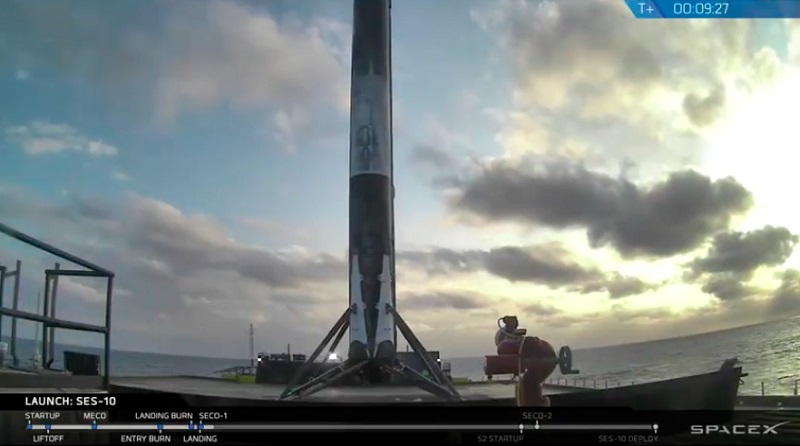 Фирмата на Илън Мъск SpaceX   преобърна историята на ракетните полети