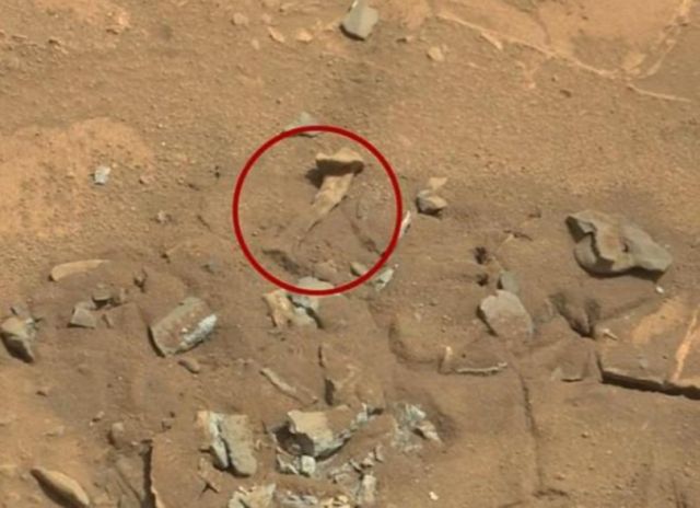 Роувърът на НАСА Curiosity изпрати някои меко казани странни снимки
