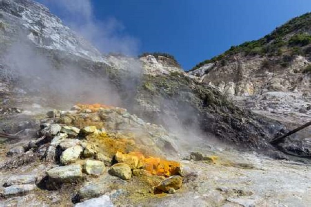 Действащ супер вулкан в Италия набира сили и е много