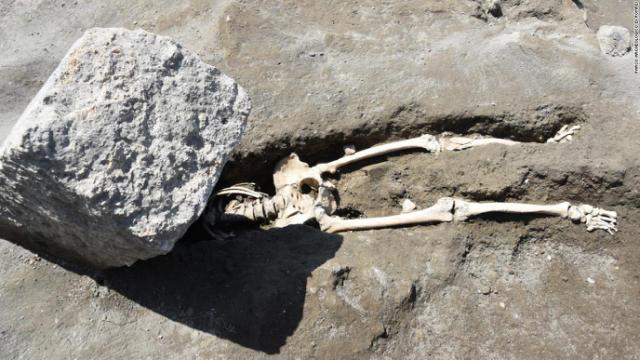Археолози са открили в Помпей скелет без глава, принадлежал на