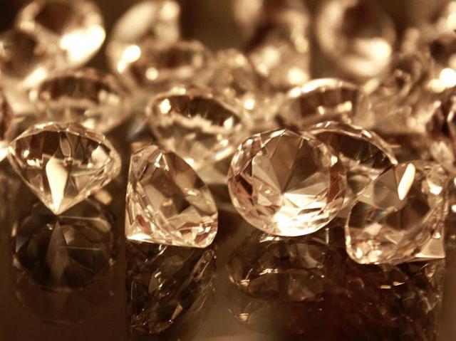 Използвайки звукови вълни учени откриха струпване на диаманти дълбоко под