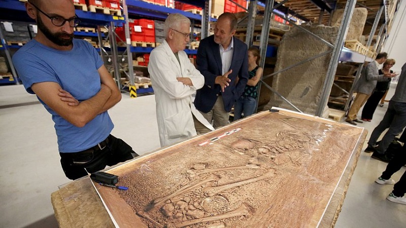 Археолози откриха гигантски каменен саркофаг на 1700 години в Цюлпих