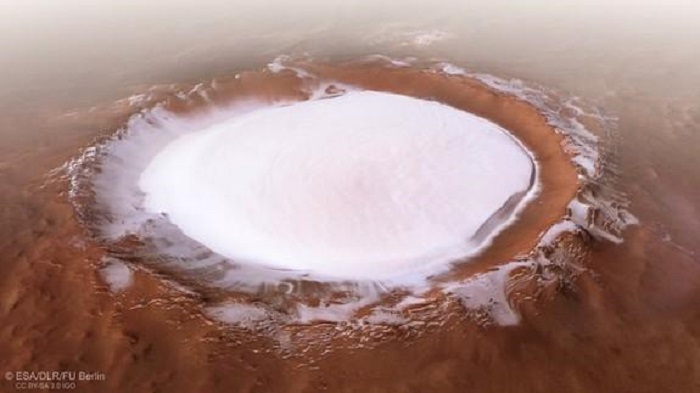 Летящият над студените северни части на Марс сателит Марс Експрес,