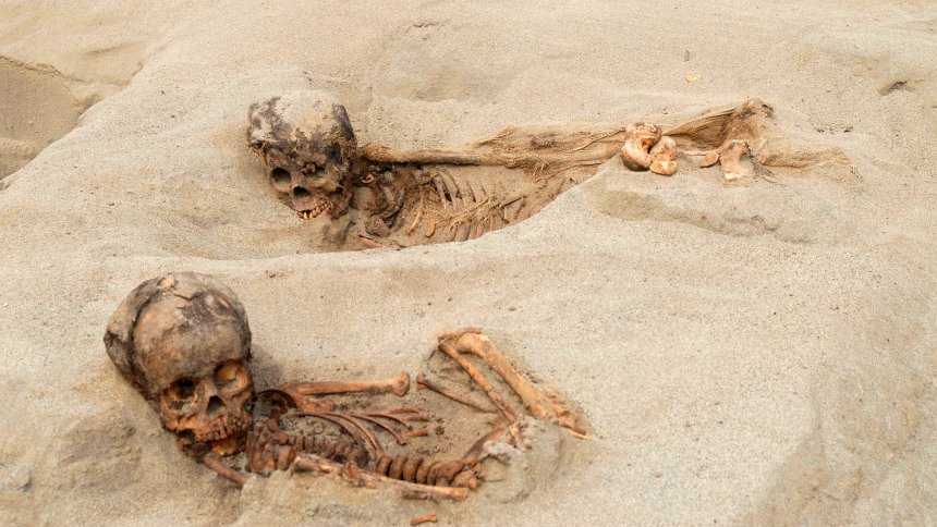 В северната част на Перу археолози откриват масов гроб Преди