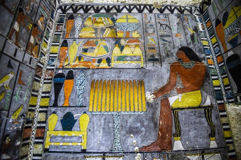 Египетски археолози
претърсиха в мъртвия град Саккара южно
от Кайро погребална камера