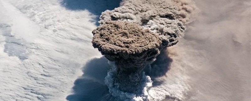 Да наблюдаваш изригване на вулкан е интересно само по себе