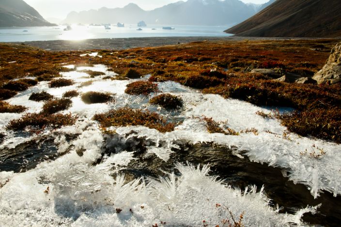 Под земята на Канада и Сибир вечно замръзналата почва или