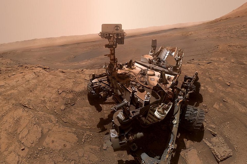 Марсоходът на НАСА Curiosity вероятно седи близо до богата информация,