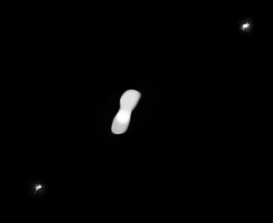 Най подробните снимки с телескоп досега на астероида Клеопатра кръстен на