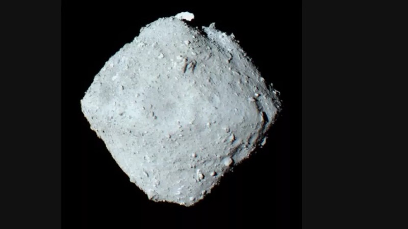 Малки частици скала събрани от астероида Рюгу са едни от