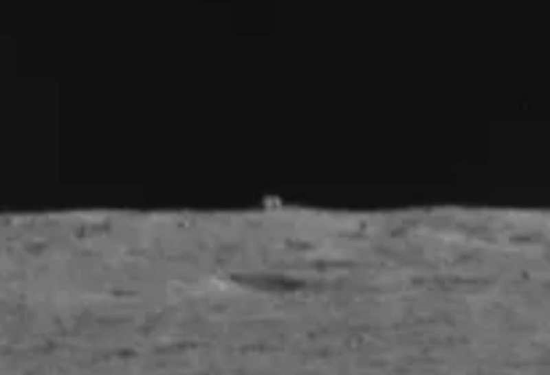 Китайският луноход Yutu 2 забеляза мистериозен обект на хоризонта, докато