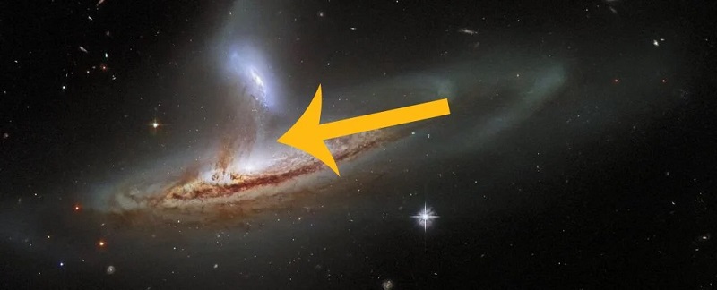 Продължаващото взаимодействие между две галактики на 320 милиона светлинни години