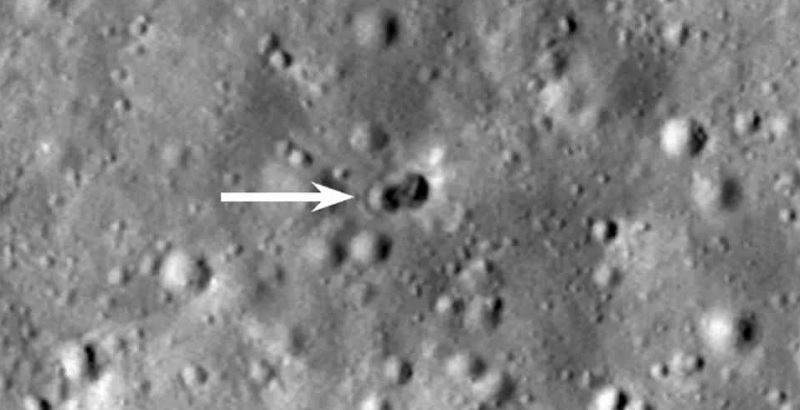 Мистериозно ракетно тяло се разби в Луната като остави двоен