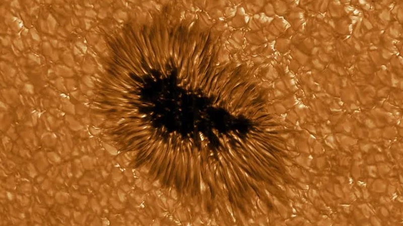 Учените откриха бързо растящо слънчево петно което е насочено директно
